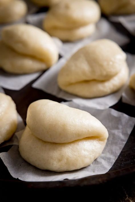 Soft-and-fluffy homemade bao buns, gently steamed to perfection. I'll show you step by step how to make perfect bao buns that everyone absolutely loves. I'll also share some of my favourite filling suggestions. Bau Buns, Japanese Steamed Buns, Homemade Flatbread Recipes, Pork Belly Bao, Mini Bun, Sticky Pork, Homemade Flatbread, Asian Meals, Asian Recipe