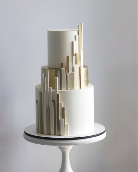 Art Deco Wedding Cake, Geometric Wedding Cakes, Rodjendanske Torte, Geometric Cake, Christmas Cake Designs, Elegant Birthday Cakes, Modern Cakes, Luxury Wedding Cake, Birthday Cakes For Men