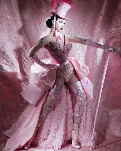 Violet Chachki Burlesque, Violet Chachki Looks, Drag Queen Outfits Ideas, Drag Queen Aesthetic, Drag Race Outfits, Drag Outfit Ideas, Showgirl Outfit, Burlesque Fashion, Drag Queen Costumes