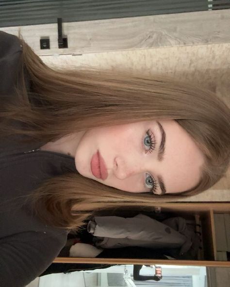 Instagram Statistics, Pale Girl Makeup, Natural Everyday Makeup, Pale Girl, Instagram Advertising, Blue Eye Makeup, Hair Inspo Color, Pale Skin, Dream Hair