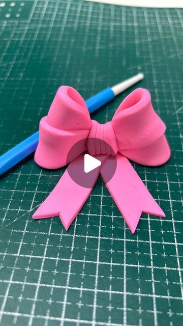 How To Make A Fondant Bow, Fondant Bow Tutorial, Bow Tie Cake, Fondant Bows, Bow Making Tutorials, Bow Cake, Fondant Bow, How To Make Icing, Bow Cakes