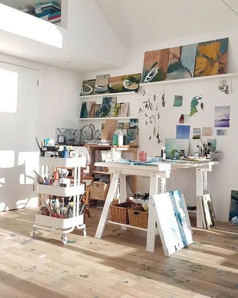 an IKEA cart is a perfect addition to any art studio Desks For Artists, Modern Art Room Ideas, Studio Art Ideas, Small Painting Studio Workspaces, Home Painting Studio Art Rooms, Studio Painting Room, Dream Art Studio Aesthetic, Art Studio Workspaces, Bedroom For Artist