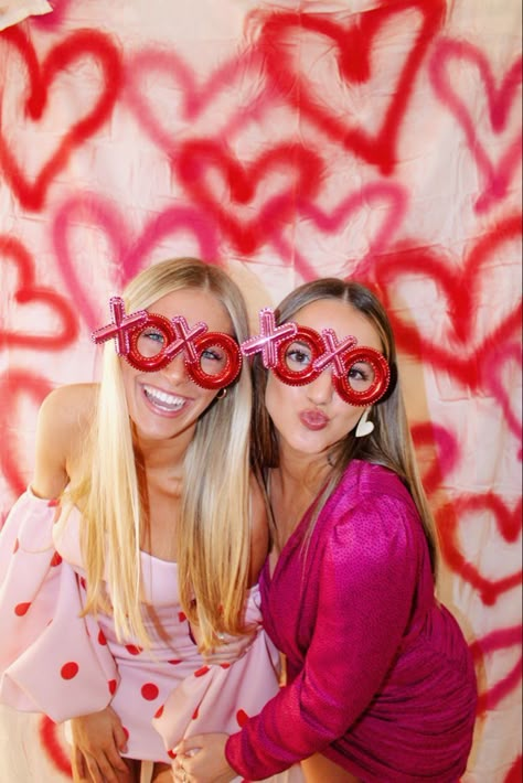 galentines day, girls night, v day, galentines day Valentine’s Day Selfie, Valentine’s Day Pictures With Friends, Preppy Galentines Party, Galentines Photoshoot With Friends, Galentines Friends Pictures, Galentines Party Pictures, Galentines Inspo Pics, Valentines Photo Wall, Valentine’s Day Instagram Pictures