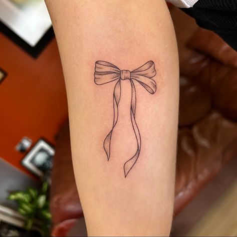 Small Bow Tattoos, Lace Bow Tattoos, Bow Tattoos, Tattoo Lace, Bow Tattoo Designs, Small Girly Tattoos, Ribbon Tattoos, Small Pretty Tattoos, Bow Tattoo