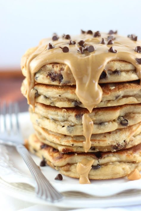 The Gold Lining Girl | Peanut Butter Chocolate Chip Pancakes | https://thegoldlininggirl.com Peanut Butter Chocolate Chip Pancakes, Chocolate Chip Pancakes Recipe, Peanut Butter Pancakes, Closet Cooking, Perfect Pancakes, Chocolate Chip Pancakes, Oreo Recipes, Tasty Pancakes, Peanut Butter Lovers