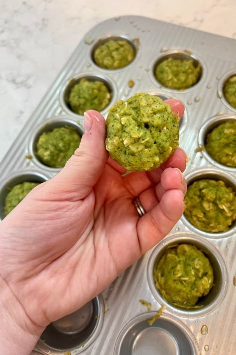 Spinach Apple Mini Muffins - Messy Bun Motherhood Apple Spinach Muffins, Blw Spinach Muffins, Toddler Mini Muffins Healthy, Messy Bun Motherhood, Spinach Applesauce Muffins, Spinach Recipe For Baby, Mini Muffins For Babies, Baby Mini Muffins, Baby Mini Muffin Recipes