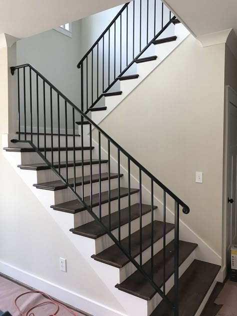 Black Iron Handrails For Stairs, Iron Railing For Stairs, Black Steel Stair Railing, Iron Rail Staircase, Iron Railing Stairs Indoor, Simple Iron Stair Railing, Black Stair Railing Metal, Black Wrought Iron Staircase, Modern Wrought Iron Stair Railing