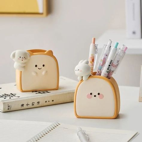 Animal Toast, Cartoon Study, Kawaii Bread, Table Ornaments, Cute Stationary School Supplies, Cute School Stationary, Kawaii Pens, Clay Diy Projects, Clay Crafts Air Dry