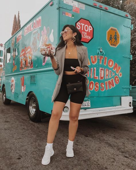 263 Likes, 28 Comments - Denisse Rodriguez (@deeneez) on Instagram: “There’s nothing more “Hood” than an ice cream truck! 🙊🍨🍦#ootdfashion #ootdwatch #styleinspo…” Food Truck Outfit Ideas, Food Truck Outfit, Ice Cream Date Outfit, Chic Grunge Outfits, Concert Jeans, Ice Cream Date, Chic Grunge, Summer Series, Jeans Outfit Women