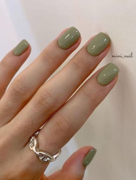 Sage Green And White Ombre Nails, Sage Green Nail Art Short, Stars Nails, Nagellack Trends, Pretty Nail Polish, Instagram Challenge, Fall Nail Art Designs, Vintage Nails, January Nails