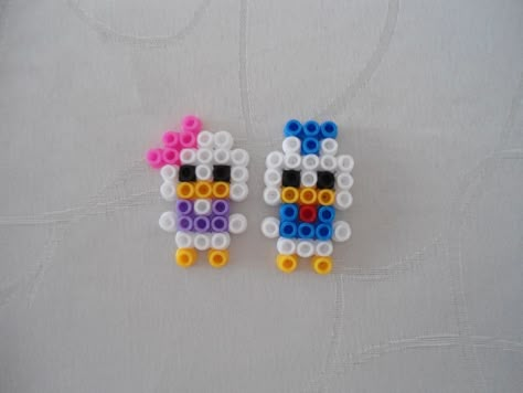 Small Things To Make Out Of Perler Beads, Cute Fuse Beads, Easy Perler Bead Patterns Simple, Pyssla Ideas Easy, Perler Beads Designs Pattern, Pisla Ideas, Perleplader Ideas, Pearled Bead Ideas, Pyssla Ideas