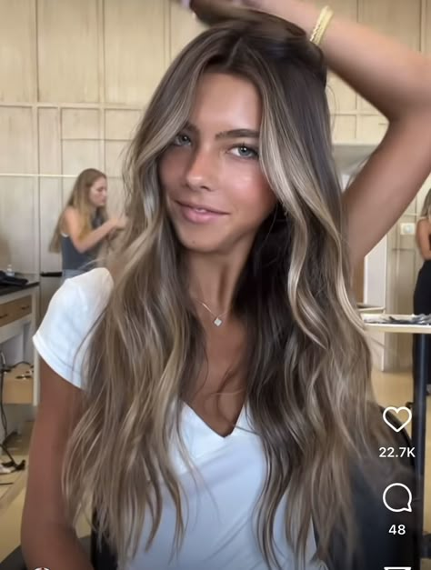 Blended Grown Out Highlights, Brown Hair With Hints Of Blonde, Dark Brown Hair With Summer Highlights, Beach Blonde Brunette, Side Part Balayage Brunettes, Glazed Bronde Balayage, Lived In Brunette With Highlights, Brunette Hair With Beige Highlights, Light Brunnete Blonde Highlight