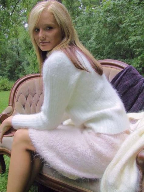 Angora & Mohair Rule!! Fluffy Sweaters, Wool Fashion, Soft Things, Fluffy Sweater, Angora Sweater, Softest Sweater, Cool Websites, Photo Storage, High Neck Dress