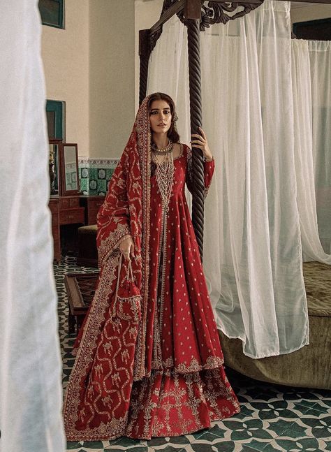 Syra Yousuf’s Wedding Photoshoot for Zara Shahjahan wedding Collection – The Odd Onee Zara Shahjahan, Red Bridal Dress, Stile Hijab, Desi Wedding Dresses, Bridal Dresses Pakistan, Bridal Lehenga Red, Pakistani Wedding Outfits, Bridal Dress Fashion, Pakistani Bridal Dresses