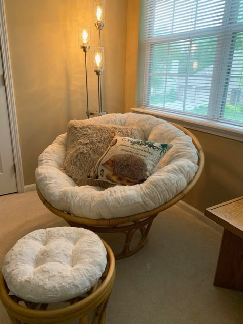 Experience ultimate comfort and style with our Papasan chairs! 🪑✨ Elevate your home's cozy corner and unwind in luxury. Explore a wide range of designs and colors to find your perfect Papasan chair today. 🏡💆‍♀️ #PapasanChair #HomeComfort #CozyCorner #Relaxation Senora Era, Corner Of A Room, Cozy Chair, Round Chair, Papasan Chair, Cozy Room Decor, Apartment Decor Inspiration, Dream Room Inspiration, Room Makeover Bedroom