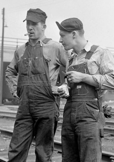 The Denim Industry Railroad Worker, Men In Overalls, Working Men, Workwear Vintage, Workwear Style, Denim Workwear, Denim Projects, Vintage Workwear, Workwear Fashion