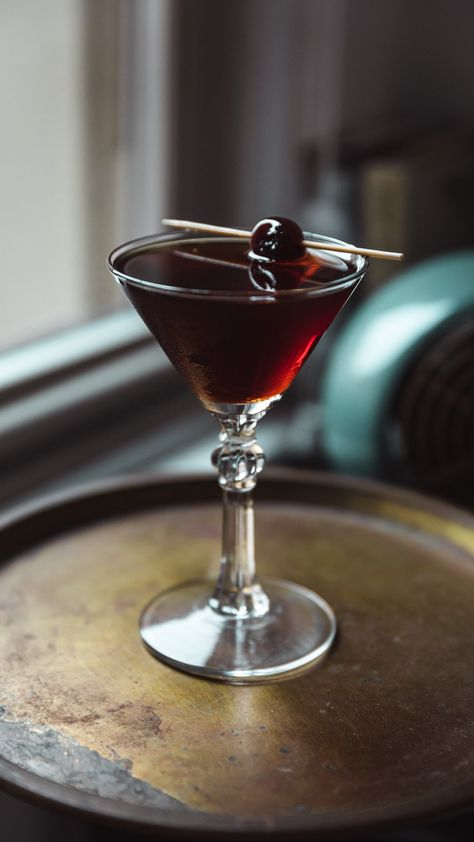 How to Make a Black Manhattan — Anders Erickson Black Manhattan Cocktail Recipe, Manhattan Cocktail Variations, Black Manhattan Cocktail, Manhatten Cocktail, Rye Drinks, Cocktail Contest, Bourbon Drinks Recipes, Bourbon Drink, Manhattan Cocktail Recipe