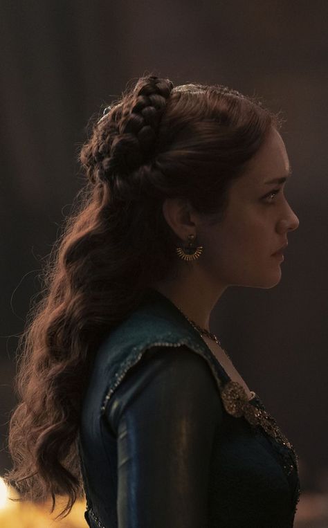 Queen Alicent, Medieval Hairstyles, Devious Maids, Hemlock Grove, Olivia Cooke, Team Green, Alicent Hightower, Green Queen, Fire And Blood