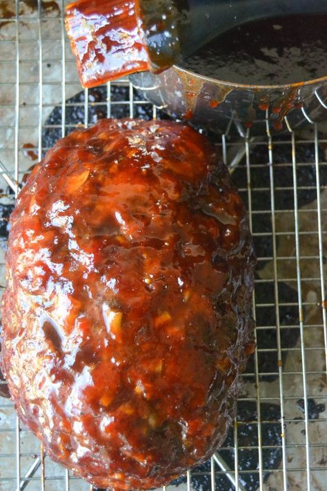 Bourbon Glazed Meatloaf ~ a tender meatloaf drenched in a sweet 'n spicy bourbon whisky glaze ~ definitely not your mother's meatloaf! #bourbonmeatloaf #meatloaf #bourbonglaze #beef #meatloafrecipe #dinner #comfortfood #maincourse #bourbon #groundbeef Glazed Meatloaf, Old Fashioned Meatloaf, Meatloaf Sauce, Homemade Meatballs Recipe, Meatloaf Glaze, The View From Great Island, Meatloaf Meatballs, Beef Entrees, Bourbon Recipes