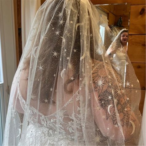 Moon And Stars Wedding Veil, Wedding Veil Stars, Alternative Veils Wedding, Star And Moon Themed Wedding, Moon Wedding Veil, Witchy Wedding Veil, Celestial Wedding Veil, Regal Veil, Colorful Veil Wedding