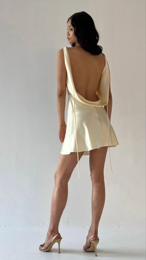 Silk Dress For Homecoming, White Backless Dress Aesthetic, Satin Party Outfit, Backless Silk Mini Dress, Satin Cream Dress, White Satin Backless Dress, Elegant Silk Dresses Short, Short White Backless Dress, Backless Satin Dress Short