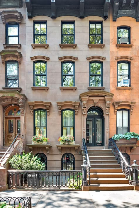 Ny Brownstones, Brownstone Front Garden, Brownstone Layout, Brownstone Floor Plan, Williamsburg Brooklyn Apartment, Brownstone Exterior, Brownstone Backyard, Chicago Brownstone, Duplex Exterior