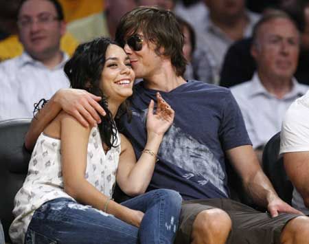 Vanessa Hudgens & Zac Efron Kissing Compilation @ www.wikilove.com Zac Vanessa, Zac Efron And Vanessa Hudgens, Zac And Vanessa, Troy And Gabriella, Zac Efron Vanessa Hudgens, Zac Efron And Vanessa, Abducted By Aliens, Wildcats High School Musical, Nice Couple