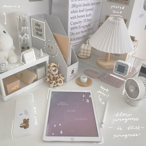 Soft Korean Aesthetic Room, Korean Astethic Room, Korean Aesthetic Desk, Aesthetic Korean Room Ideas, Study Set Up Aesthetic, Aesthetic Desk Set Up, Korean Desk Aesthetic, Pastel Korean Aesthetic, Desk Inspiration Aesthetic