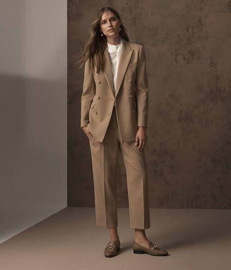 Autograph jacket, £129, Autograph trousers, £69, M&S Collection top, £29.50, earrings, £7.50, shoes, £65. Nashville Outfit, Stil Elegant, Casual Chique, Nashville Outfits, Woman Suit Fashion, Suit Fashion, Professional Outfits, 가을 패션, Mode Inspo