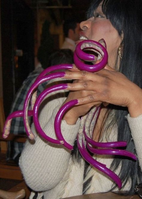 25 Images That Will Surely Make You Cringe Wierd Nails Funny, Longest Nails Ever, Worlds Longest Nails, Bad Nails Epic Fail, Worst Nails Ever, Funny Nails Design Hilarious, Longest Nails In The World, Longest Nails, Gross Nails