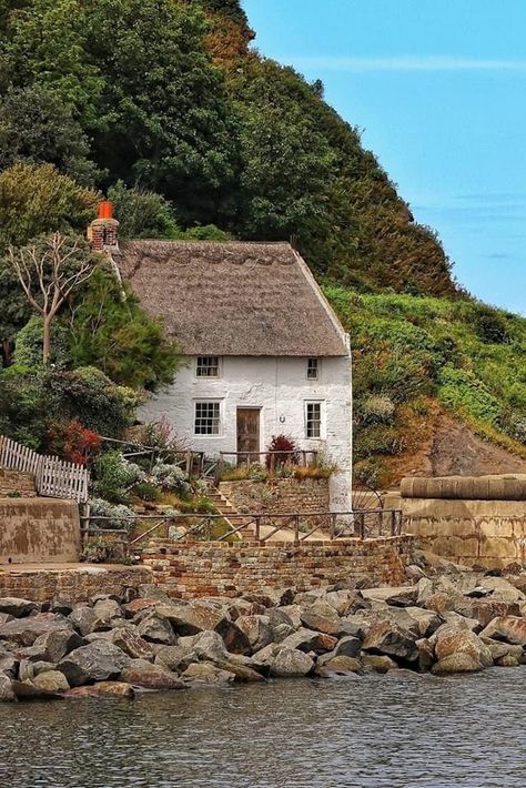 Piglet In Bed, District 4, Escaping Reality, Cottages By The Sea, Cute Cottages, Stone Cottages, Greatest Love, Cottage Inspiration, Timber Beams