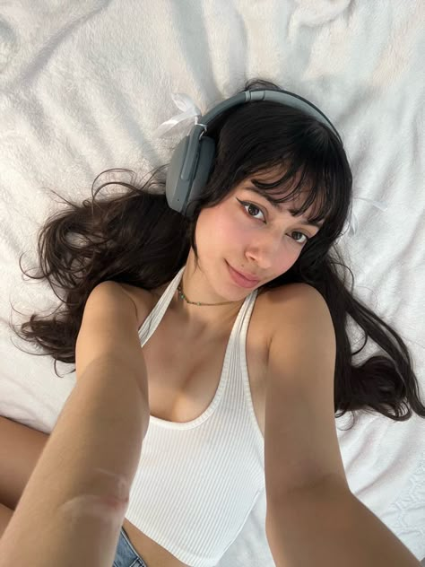 At home selfies #headphones #selfietime #poses Creative Selfie Poses, Selfie Poses Holding Phone, Selfie Ideas Aesthetic At Home, Poses For Pics At Home, Gen Z Selfie Poses, Headphone Selfie Ideas, Selfie Inspo Aesthetic At Home, Selfies At Home Ideas, Creative Selfies At Home