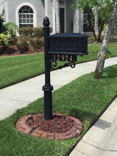 Landscaping By Mail Boxes, Rocks Around Mailbox Curb Appeal, Simple Mailbox Landscaping, Mailbox Landscaping Curb Appeal, Mail Box Landscaping, Mailbox Landscape, Mailbox Flowers, Mailbox Garden, Mailbox Makeover