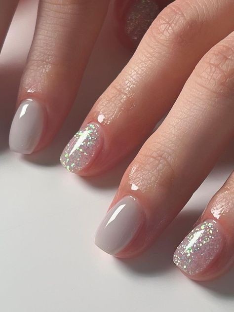 light gray and silver glitter jelly nails Nails Korean, Bridal Nail Art, Gray Nails, Sparkle Nails, Get Nails, Short Acrylic Nails Designs, Neutral Nails, Silver Nails, Dipped Nails