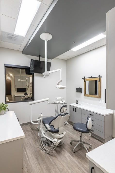 Dental Cabinet Design Ideas, Dental Cabinets Design, Dental Operatory Decor, Dental Room Design, Reception Dental Clinic, Dental Office Operatory, Dental Clinic Interior Design Modern, Dental Clinic Interior Design Ideas, Dental Clinic Interior Waiting Area