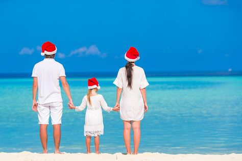 Christmas Photo Ideas: 22 Creative Ways to Take Your Family Holiday Pic | Holidays | 30Seconds Mom Beach Christmas Card Photo, Christmas Beach Photos, Beach Christmas Pictures, Beach Photoshoot Family, Beach Christmas Card, Christmas Family Photoshoot, Hawaii Christmas, First Christmas Photos, Florida Christmas