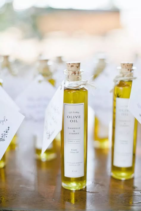 Olive Oil Wedding Favors, Olive Oil Favors, Memorable Wedding Favors, Wedding Favors Diy, Wedding Favors Ideas, Creative Wedding Favors, Inexpensive Wedding Favors, Wedding Favors And Gifts, Edible Wedding Favors