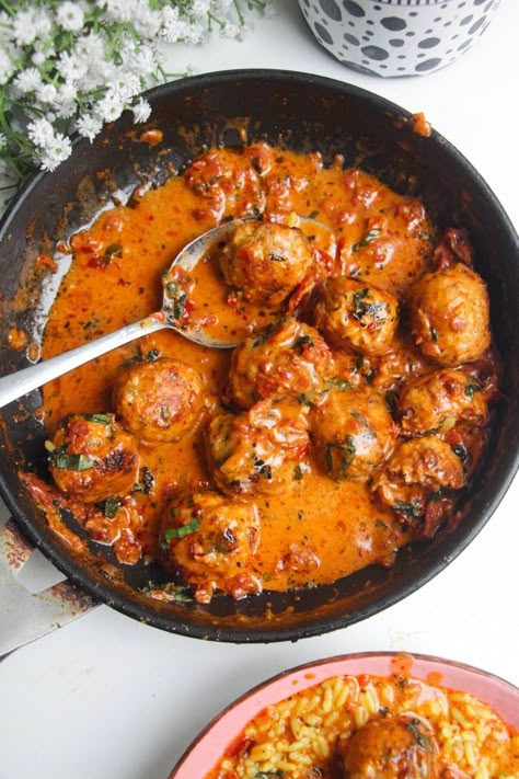 30 Minute One Pot 'Marry Me' Chicken Meatballs - Dished by Kate Chilli Jam Recipe, Meatballs Sauce Recipe, Chicken Parm Meatballs, Easy Chilli, Protein Dinner Recipes, Meatball Dishes, Meatball Dinner, Chicken Meatball, Chilli Jam