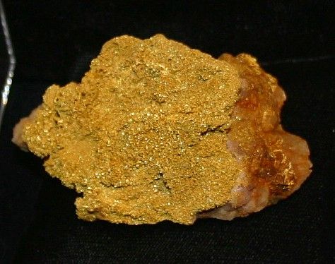 Gold formed as Natural Crystals, Gold nuggets and gold quartz specimens Gold Sluice Box, Gold Specimens, Gold Mining Equipment, Natural Gold Nugget, Gold Prospecting, Gold Investments, Good Earth, Things Under A Microscope, Gold Nugget