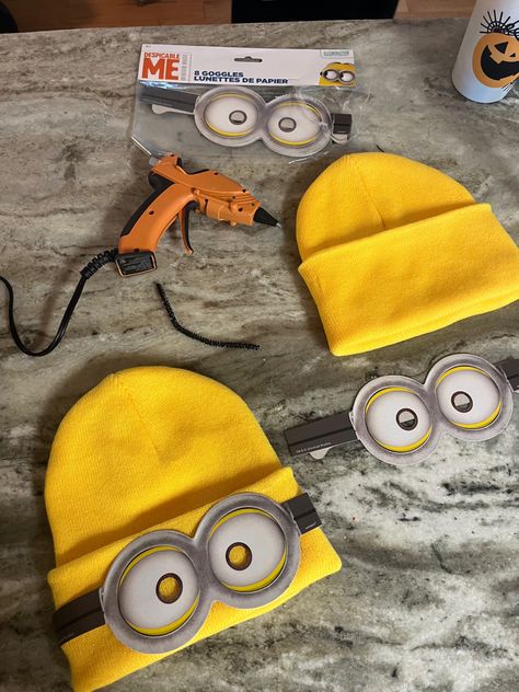 Minions DIY Halloween Costumes #Minions #DiyHalloweenCostumes #HalloweenIdeas #Easy Minion Rave Outfit, Minon Costume Diy Halloween Family, Easy Diy Minion Costume, Minion Adult Costume Diy, Minon Costume Diy Halloween, Minion Halloween Costumes Diy, Toddler Minion Costume Diy, Bob Minion Costume, Easy Minion Costumes Diy