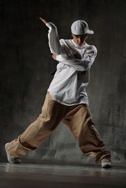 Bboy Hip Hop Outfits, Dancer Drawing Reference, Hiphop Dance Outfit, Hip Hop Dance Poses, Dancer Drawing, Hiphop Dance, Hip Hop Dancer, Dancer Photography, Dance Pose