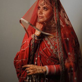 The Videowala (@thevideowala) • Instagram photos and videos Baisa Pic, Karva Chauth Video Song, Chandana Payaavula Photos, Haldi Poses For Bride, Rajasthani Bride, Bride Groom Photoshoot, Rajasthani Dress, Indian Bride Poses, Indian Wedding Poses