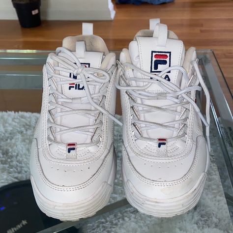 Fula size 9 chunky tennis shoe Shoes Front View, Chunky Tennis Shoes, Fila Disruptor Ii, Fila Tennis, Fila Disruptor, Mule Sneakers, Fila Shoes, Frayed Jeans, Red Sneakers