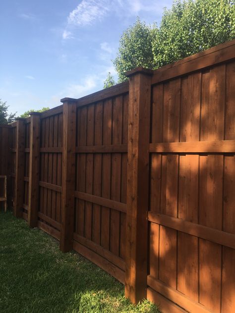 Privacy Fence Companies Plano | 8 ft Tall Board on Board Wood Fences Tall Wood Fence Ideas, Privacy Fence Around House, 6 Ft Privacy Fence, Spanish Style Privacy Fence, Cedar Wood Fence Ideas, Board On Board Fence Ideas, 6 Ft Privacy Fence Ideas, Sturdy Fence Ideas, Tall Wood Fence