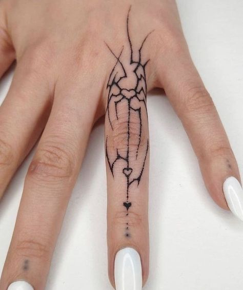 L o r e e e h h Halloweenský Makeup, Tato Henna, Grunge Tattoo, Hand And Finger Tattoos, Pretty Hand Tattoos, Pen Tattoo, Sharpie Tattoos, Skeleton Hand Tattoo, Tattoos Geometric