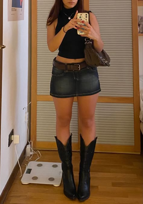 Mini Skirt Outfit Jean, Malia Denim Skirt Brandy, Denim Mini Skirt Aesthetic, Mini Skirt And Cowboy Boots Outfit, Mini Skirt Outfit Party Night, Denim Skirt Going Out Outfit, Jean Miniskirt Outfits, Dark Denim Mini Skirt Outfit, Denim Mini Skirt Outfit Ideas