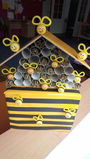 Beehive Craft Ideas For Kids - Kids Art & Craft Beehive Craft, Craft With Yarn, Bee Hive Craft, Bee Activities, Garden Art Sculptures Diy, Garden Art Projects, Sopot, Easter Decorations Diy Easy, Bee Crafts