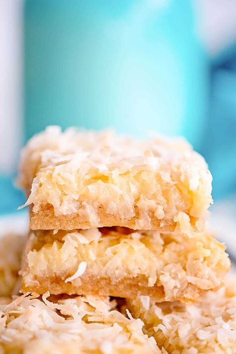 Coconut Bars Coconut Bars Recipe, Snickerdoodle Cookies Recipe Easy, Butter Pecan Fudge Recipe, Coconut Bar, Classic Lemon Bars, Easy Dessert Bars, Coconut Filling, Magic Bars, Coconut Bars