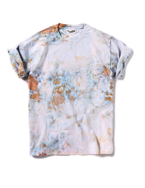 e6d8545daa42d5ced125a4bf747b3688desc43103213ri Tie Dye Techniques Shirts, Dye Techniques, Tie Dye Techniques, Bleach Tie Dye, Tie Dye Diy, Ice Dye, Tie Dye Shirts, Ice Dyeing, Tie Dye Shirt