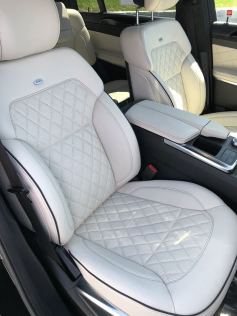 GLS 550 designo Diamond White Leather Seats Car Interior White, Car White Interior, Cute Car Necessities, White Interior Car, Cars With White Interior, White Car Interior Decor, Car Seat Covers Aesthetic, White Car Decor, Grey Car Interior Ideas